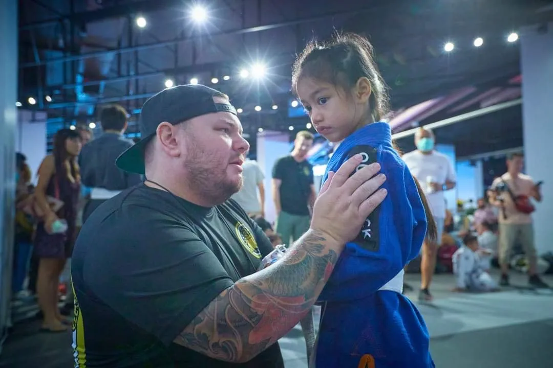 Brazilian Jiu-Jitsu training with emphasis on fundamentals